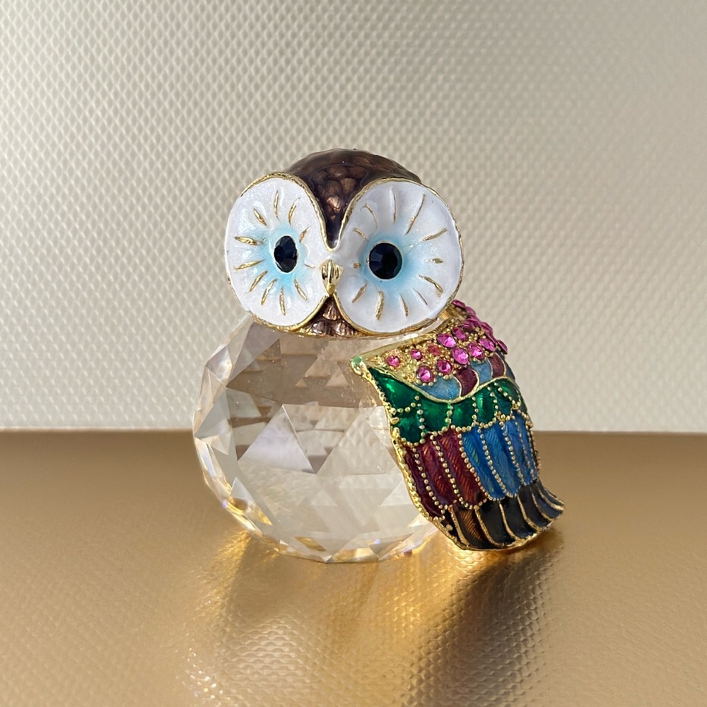 Rare Vintage Colorful Sparkly Crystal Owl-Brass Tone Head & Rhinestone Wings